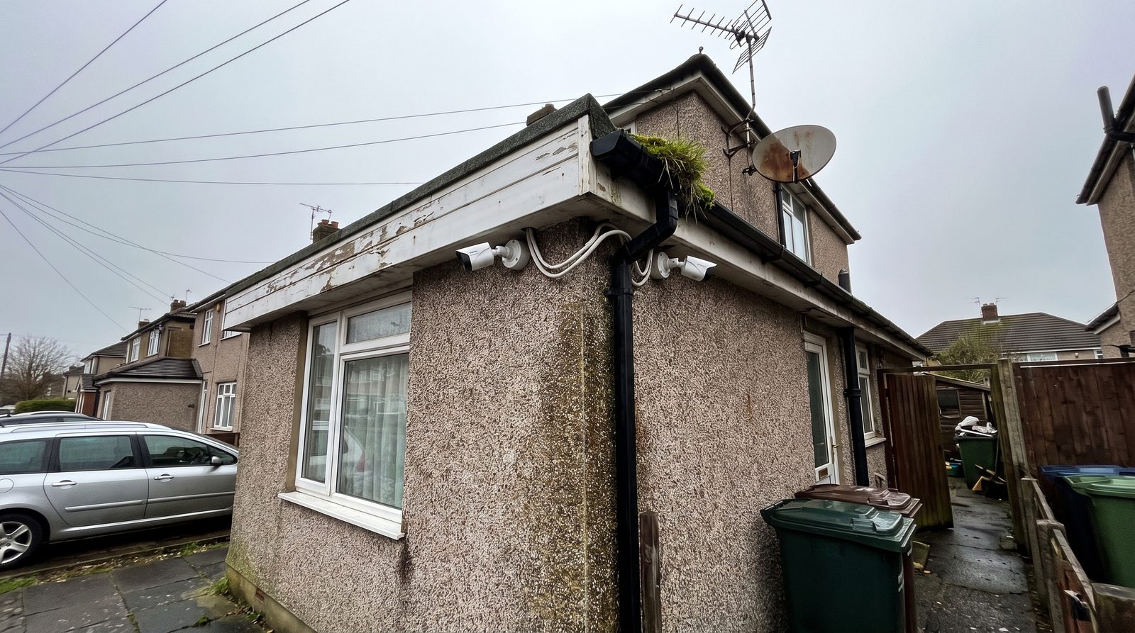 Two cameras covering the front elevation and side passage of a British semi detached house